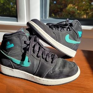 Air Jordan 1 Retro High Hyper Jade / Black Kids Size 5y